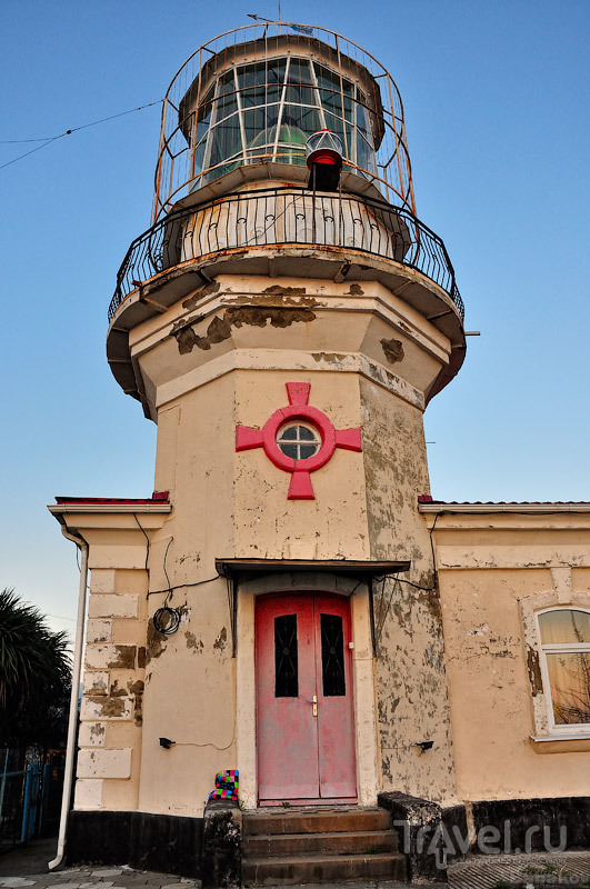 Старинный сочинский маяк, построенный в XIX веке
