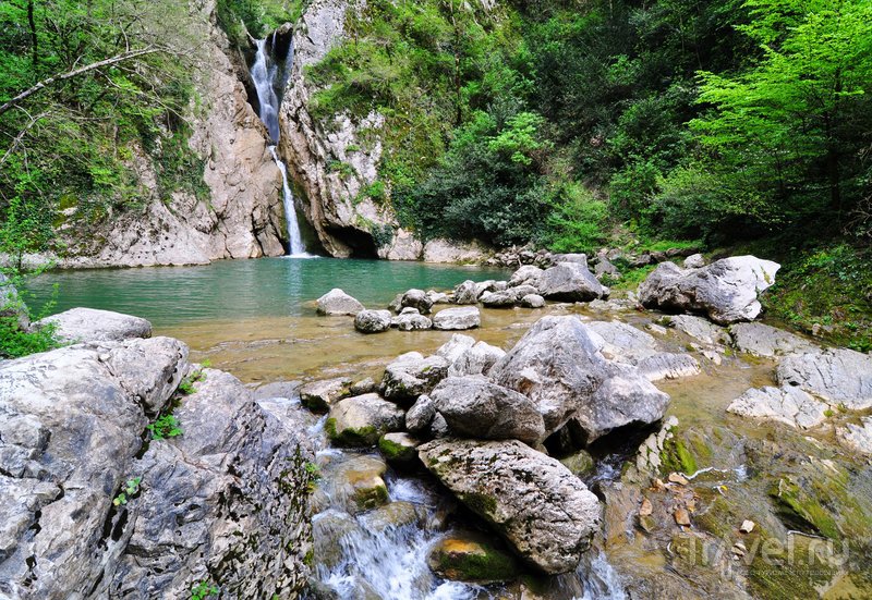 Нижний водопад на реке Агура в Сочи