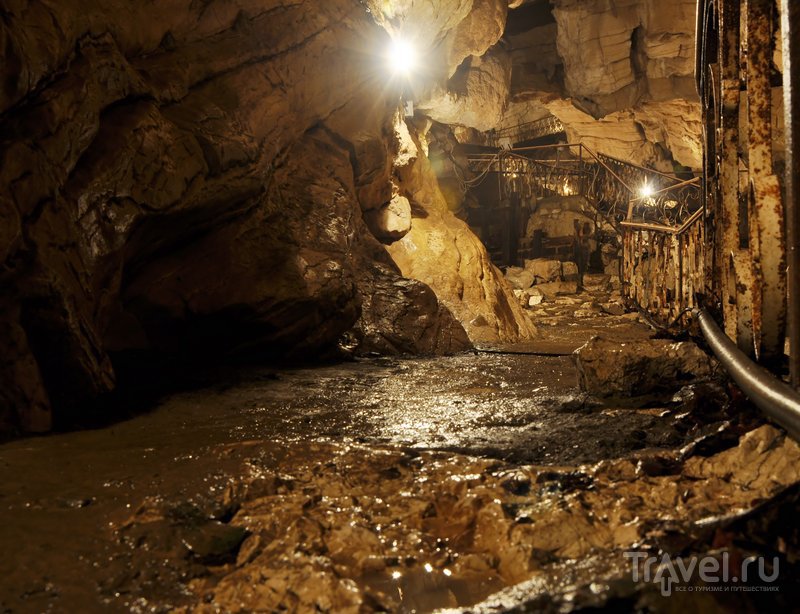 Внутри пещер проложен экскурсионный маршрут для туристов