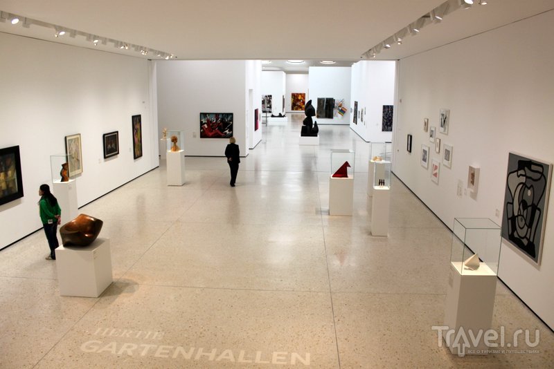 Зал современного искусства в музее Штедель