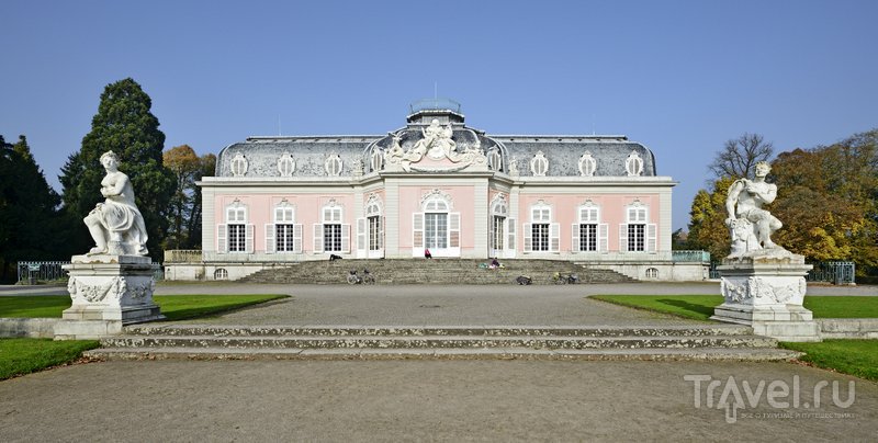 Дворец Бенрат был построен в середине XVIII века