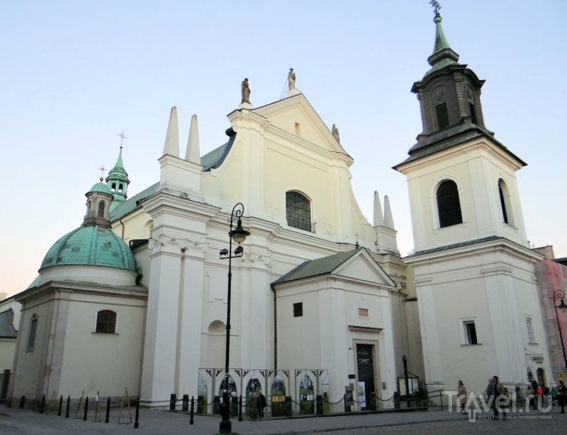Церковь была уничтожена в 1944 и восстановлена позднее