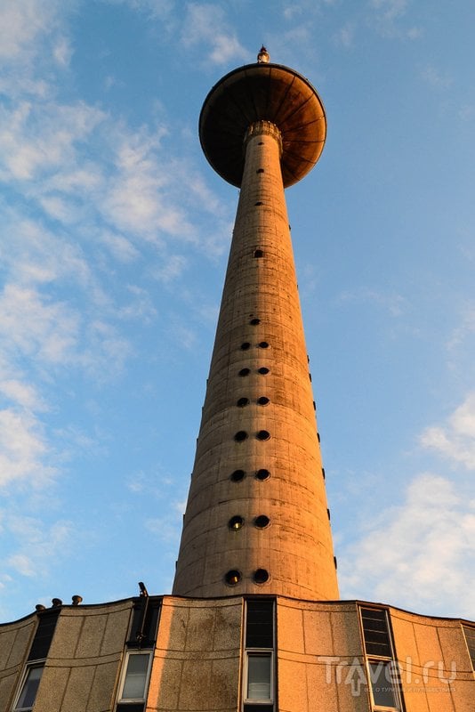 Высота башни - почти 330 метров