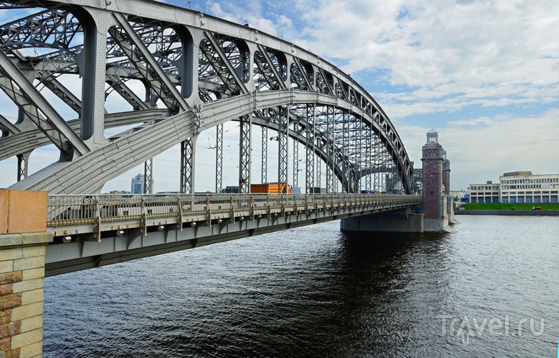 Длина моста - 335 метров