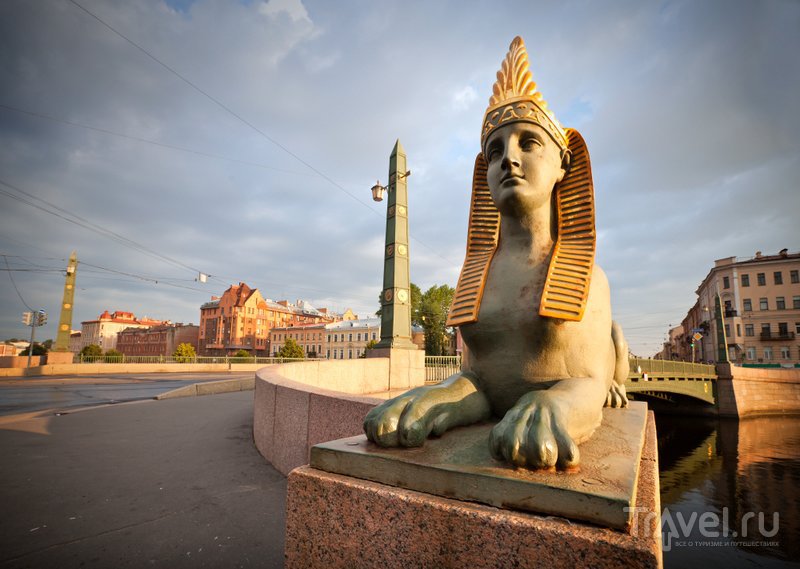 Сфинкс и колонна на Египетском мосту