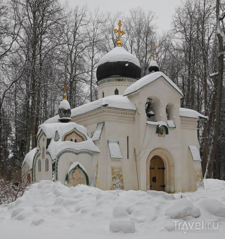 Церковь в Абрамцево зимой