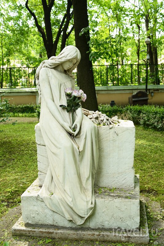 Надгробие на могиле пианистки Анны Есиповой