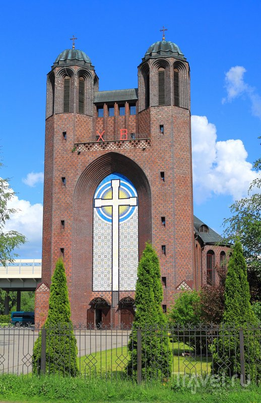 Крестовоздвиженский собор - бывшая лютеранская кирха