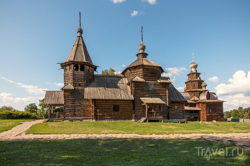 В большинстве российских деревень церкви строили как и дома - из дерева
