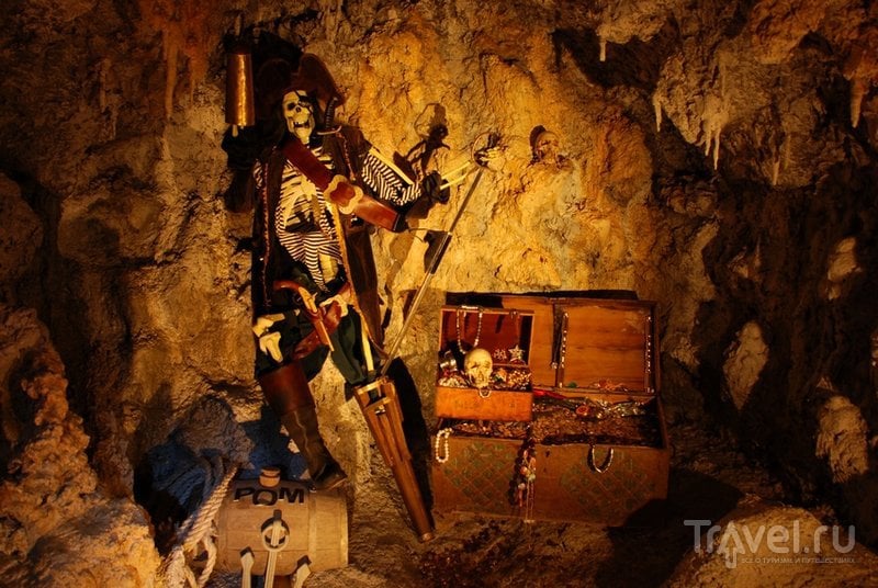Сундук с сокровищами в Медвежьей пещере Сафари-Парка Геленджика