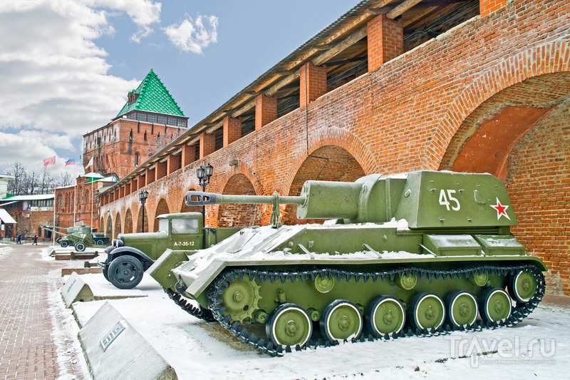 Выставка "Горьковчане - фронту", расположенная на территории Нижегородского кремля