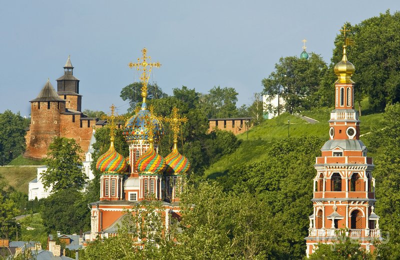 Купола храма на фоне кремля