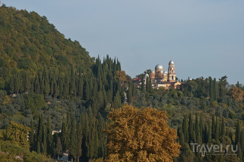 Новоафонский монастырь стоит на горе