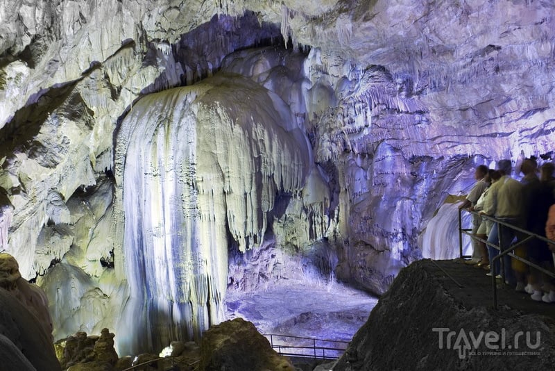 Каменные водопады Новоафонской пещеры