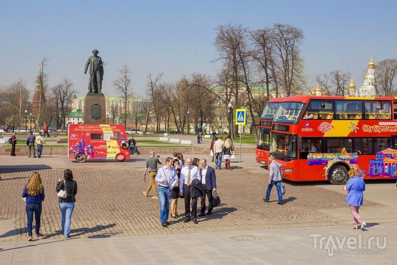 Туристические автобусы на Болотной площади