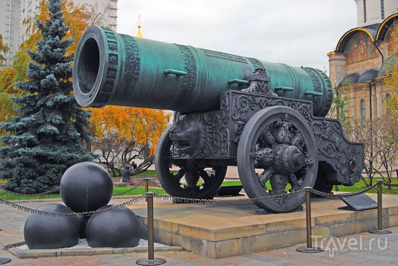 Достопримечательность Москвы: Царь-пушка в Кремле