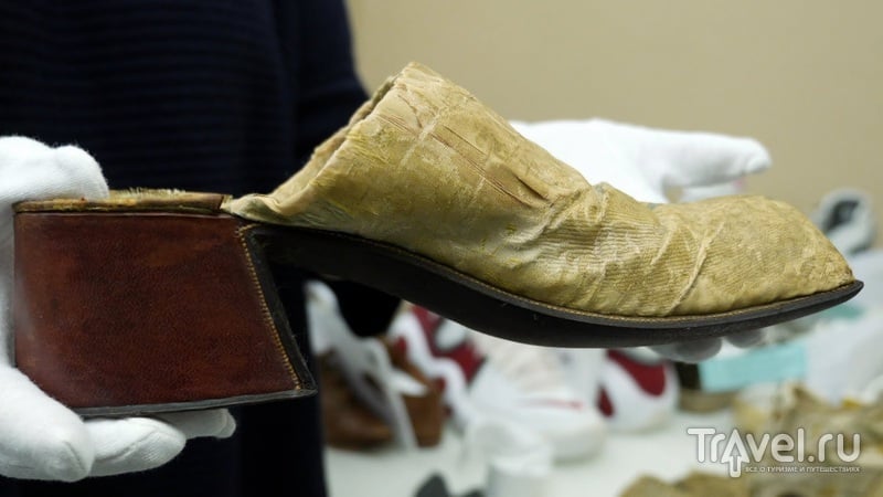 Торонто. Хранилище музея обуви Бата. The Bata Shoe Museum
