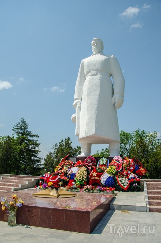 11-метровый памятник советскому воину