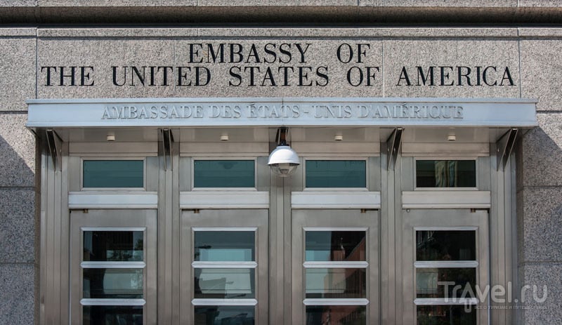 В посольство США запрещено проносить лишние предметы