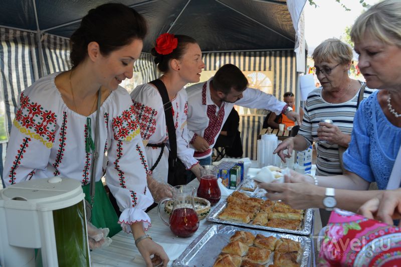 Молдаване продают пироги  на ресторанном дне в Хельсинки