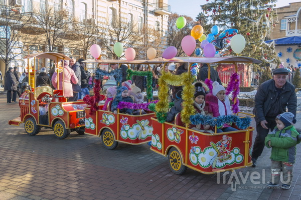 Новогодний поезд на Курортном бульваре Кисловодска