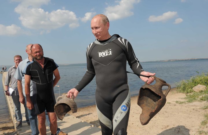 В.В. Путин погрузился к раскопкам Фанагории