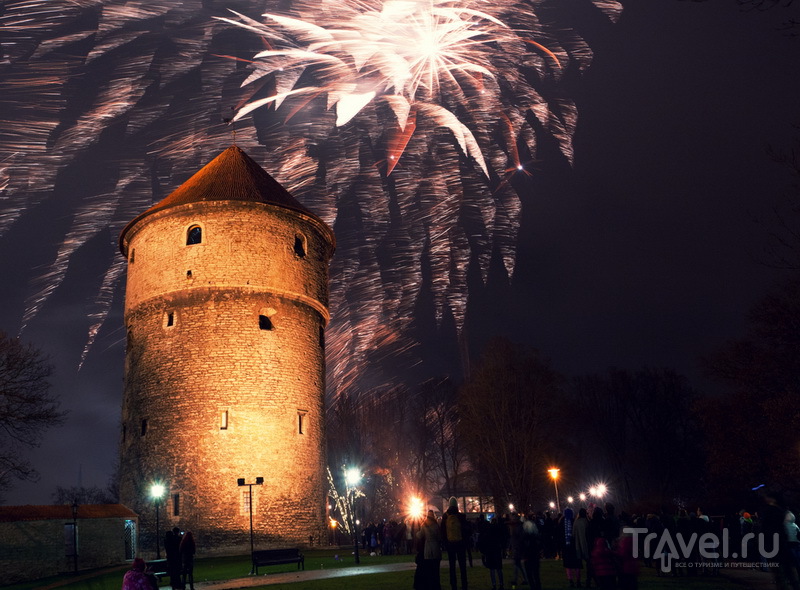 Новогодний фейерверк над башней Kiek-in-de-Kök