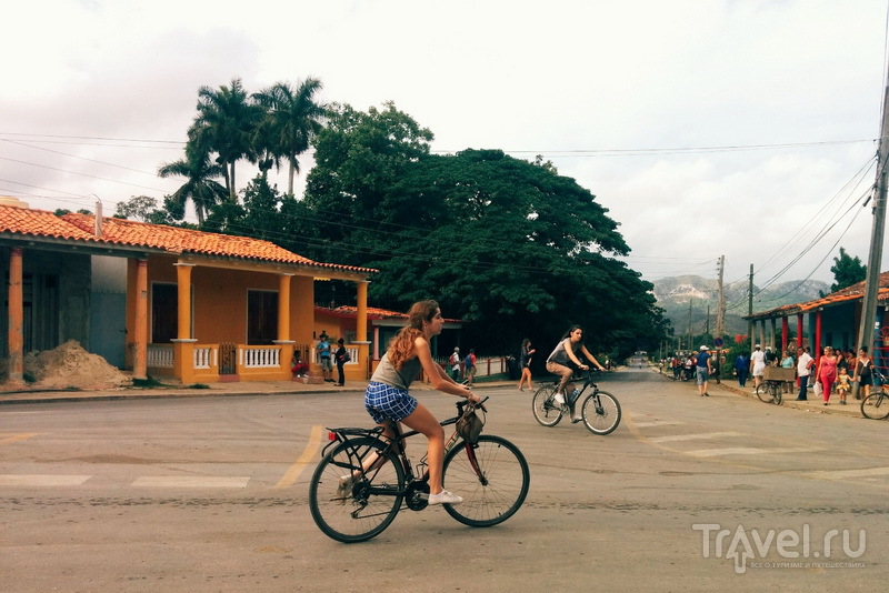 Велосипедисты в городе Пинар-дель-Рио